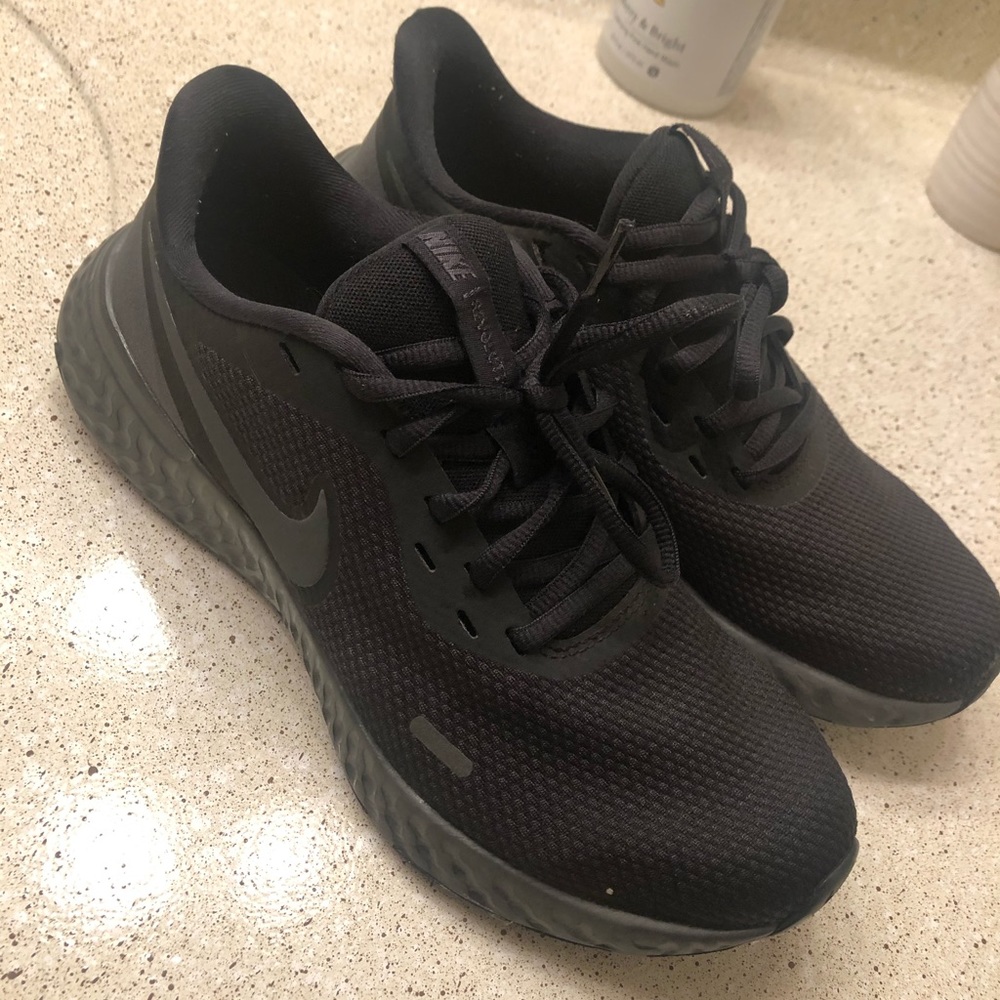 Nike running shoes - only worn a couple times